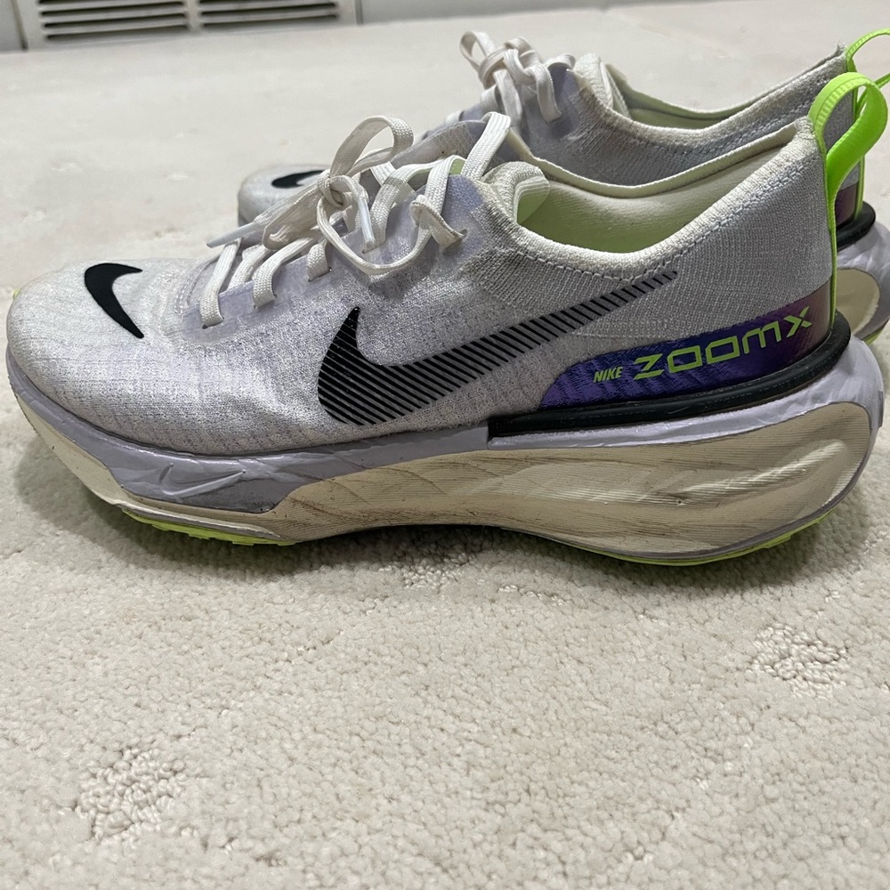 Nike ZoomX Invincible 3 Women's Sneakers - Picture 2 of 5